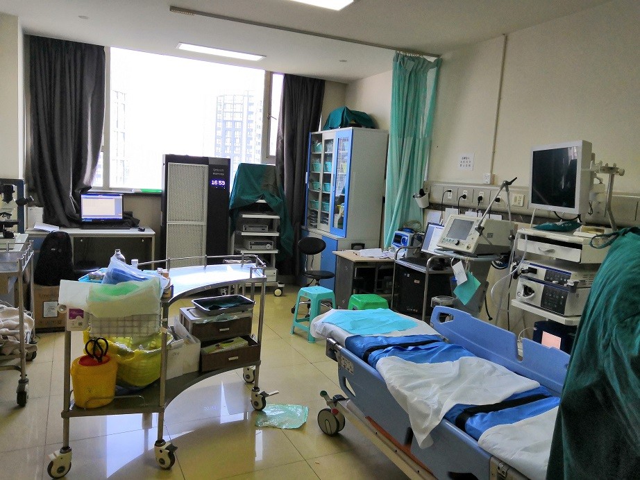 son şirket davası hakkında Chongqing Tıp Üniversitesi'nin ilk hastanesi